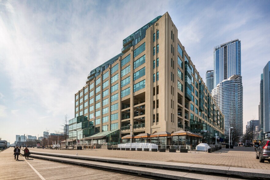 207 Queens Quay W, Toronto, ON à louer - Photo de l’immeuble – Image 2 sur 4