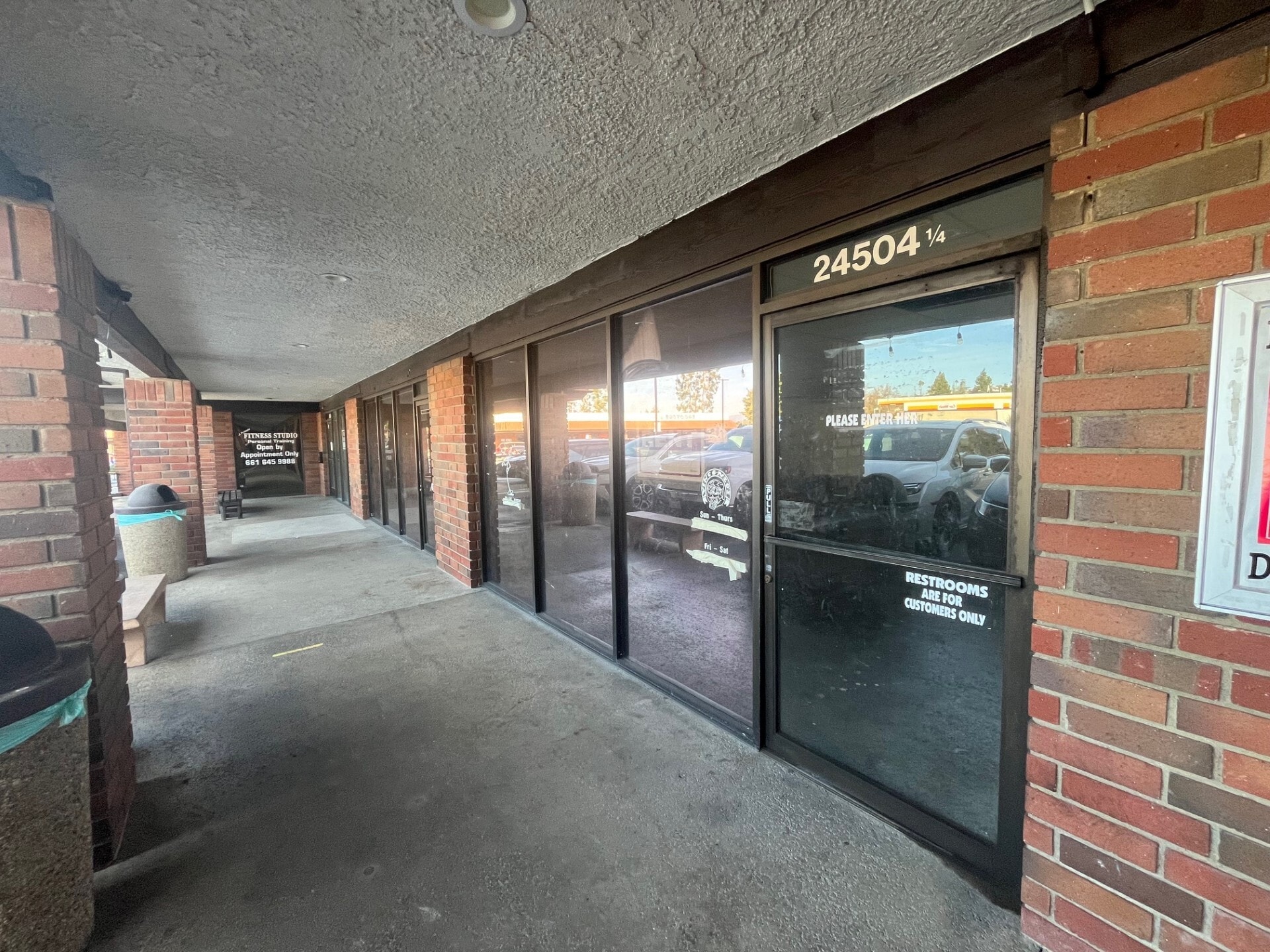 24450 Lyons Ave, Newhall, CA à louer Photo intérieure– Image 1 sur 5