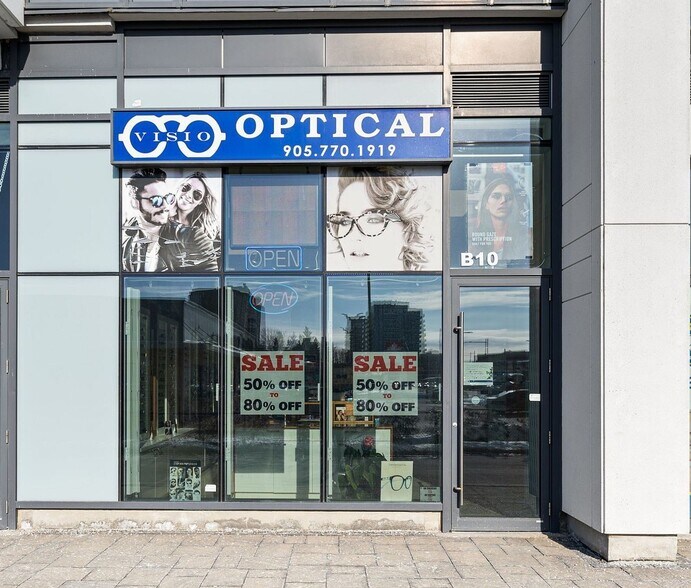 9610 Yonge st, Richmond Hill, ON à vendre - Photo de l’immeuble – Image 2 sur 9