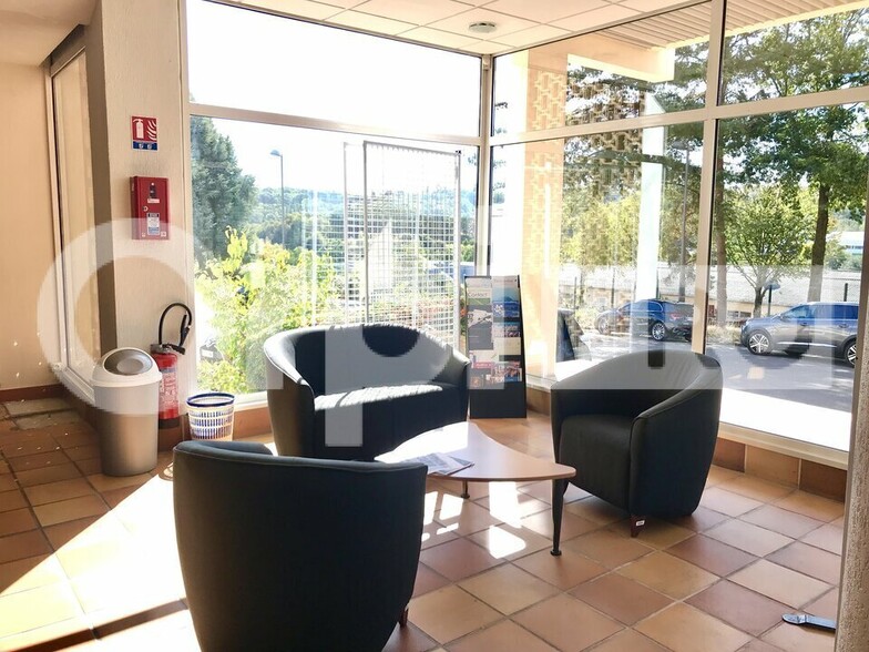 Bureau dans Limoges à louer - Hall d’entrée – Image 2 sur 4