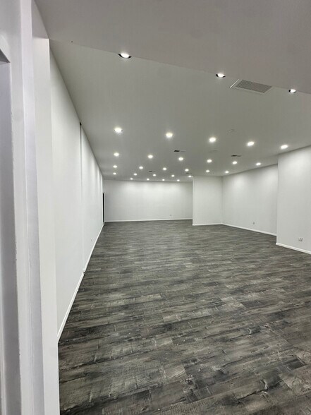 1107 S Robertson Blvd, Los Angeles, CA à louer - Photo de l’immeuble – Image 2 sur 8