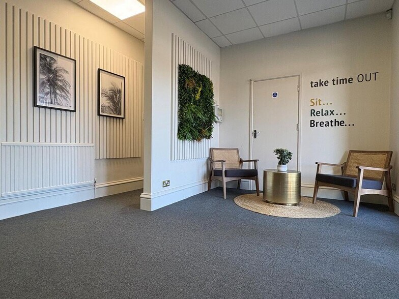 398-400 Holdenhurst Rd, Bournemouth à louer - Photo de l’immeuble – Image 2 sur 5