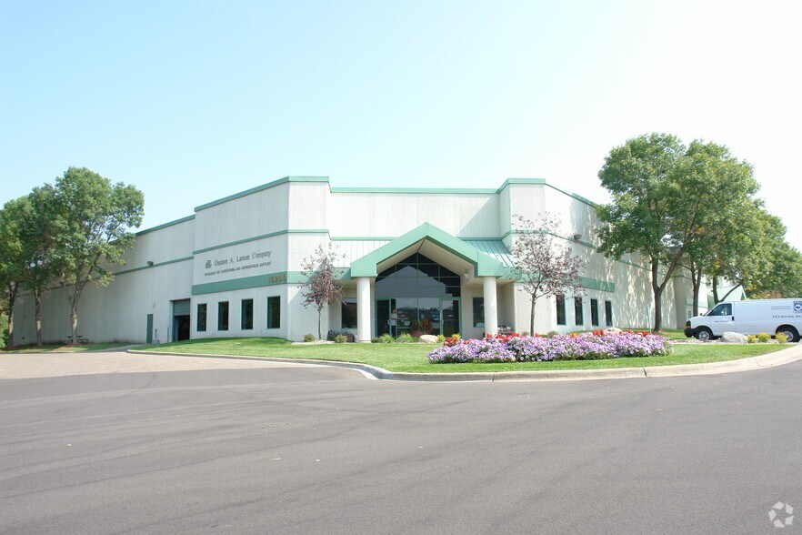 13200 N 10th Ave, Plymouth, MN à louer - Photo principale – Image 1 sur 4