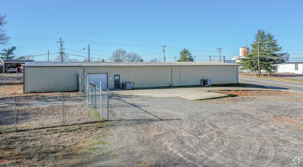 1809 W Front St, Statesville West, NC à louer - Photo de l’immeuble – Image 3 sur 4