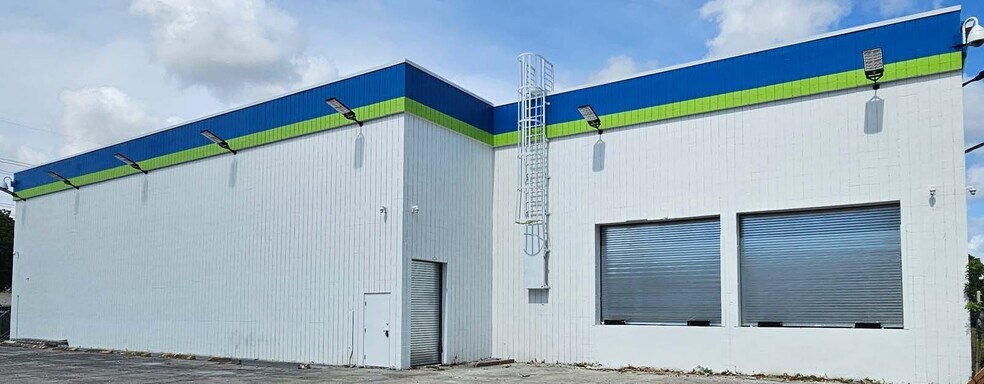 8800 NW 15th St, Miami, FL à louer - Photo de l’immeuble – Image 3 sur 14