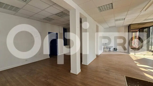Plus de détails pour 6 Rue Porte Des Forges, Montluçon - Local commercial à louer