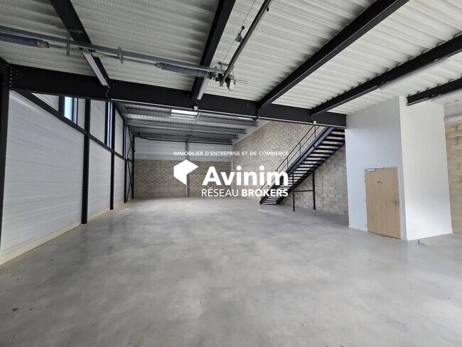 Plus de détails pour Bureau, Industriel/Logistique à louer