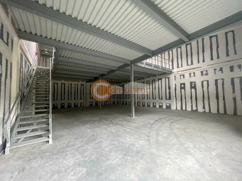 Local d'activités dans Salleboeuf à vendre - Photo intérieure – Image 2 sur 6