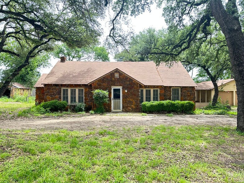 208 N Stewart St, Azle, TX à vendre - Photo de l’immeuble – Image 1 sur 6