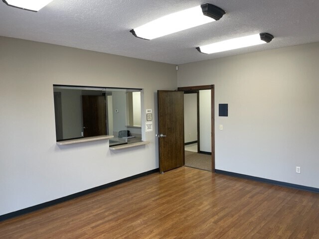 835 S 9th Ave, Haubstadt, IN à louer - Photo intérieure – Image 2 sur 20