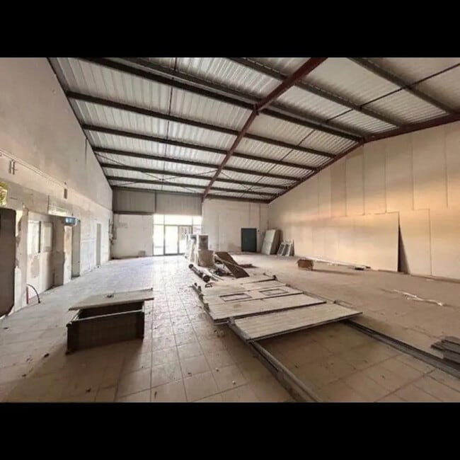 Plus de détails pour Industriel/Logistique à louer