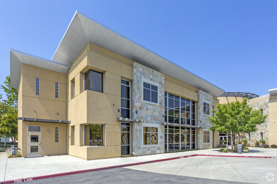 7600-7604 N Palm Ave, Fresno, CA à louer - Photo de l’immeuble – Image 2 sur 4