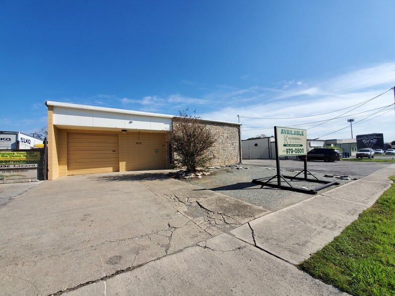 8418 Speedway Dr, San Antonio, TX à louer - Photo de l’immeuble – Image 3 sur 11