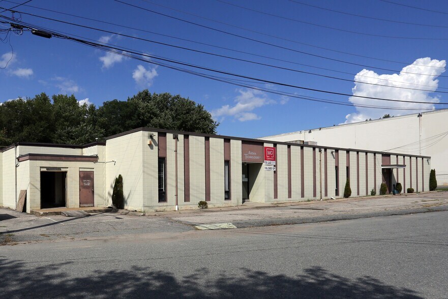 15 Industrial Rd, Cranston, RI à vendre - Photo de l’immeuble – Image 1 sur 5