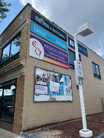 4020 W Irving Park Rd, Chicago, IL à louer - Photo de l’immeuble – Image 3 sur 7