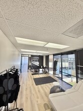 2183 Fairview Rd, Costa Mesa, CA à louer Photo intérieure– Image 2 sur 4