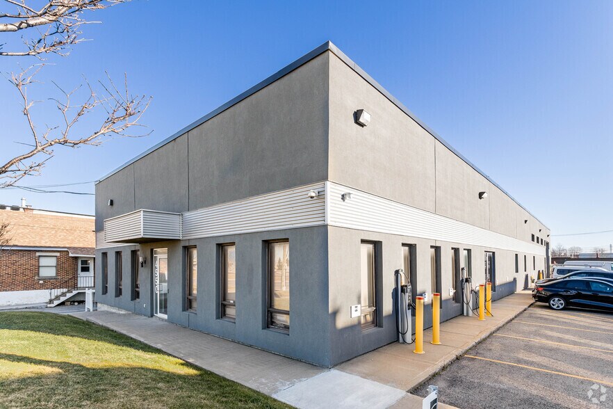 4590-4600 Boul De La Côte-Vertu, Saint-Laurent, QC à louer - Photo de l’immeuble – Image 3 sur 6