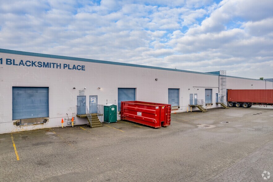 11471 Blacksmith Pl, Richmond, BC à louer - Photo de l’immeuble – Image 3 sur 5