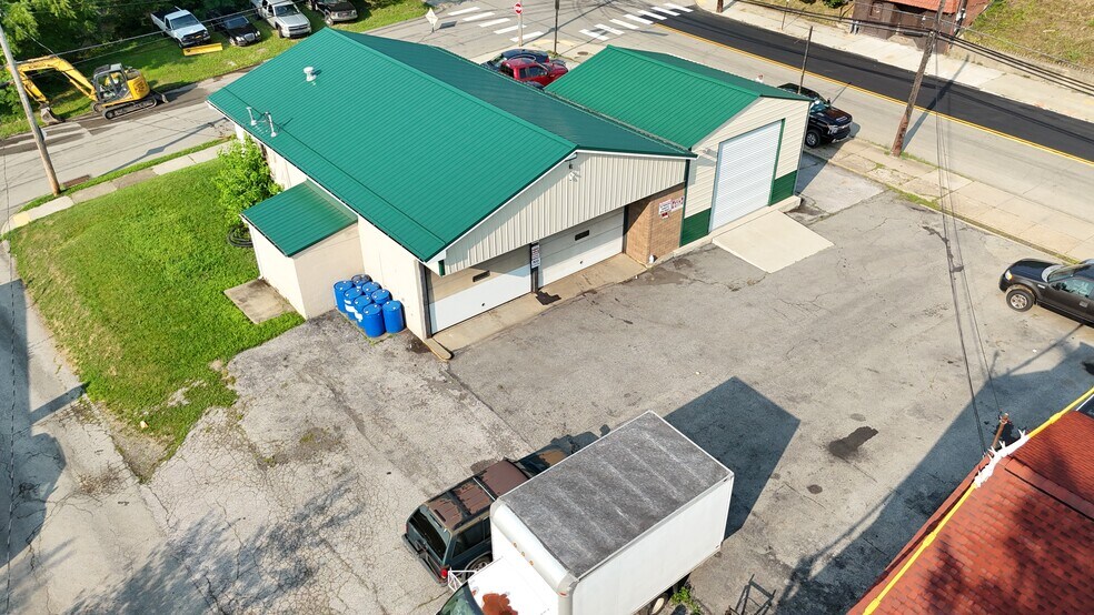674 Miller Ave, Clairton, PA à vendre - Photo de l’immeuble – Image 2 sur 12