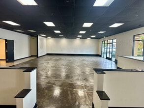 1535 E Ontario Ave, Corona, CA à vendre Photo intérieure– Image 2 sur 4