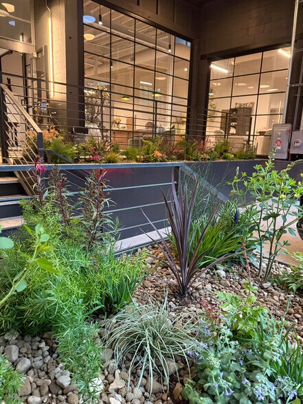 655 Highland Ave NE, Atlanta, GA à louer - Photo de l’immeuble – Image 3 sur 11