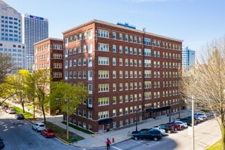 Plus de détails pour 821-833 N Kilbourn Ave, Milwaukee, WI - Local commercial à louer