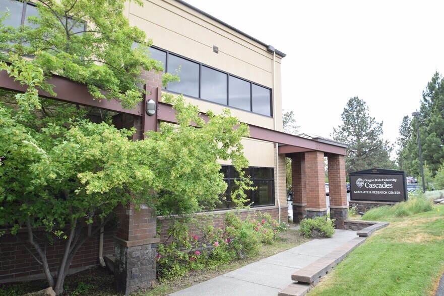650 SW Columbia St, Bend, OR à vendre - Photo de l’immeuble – Image 2 sur 25
