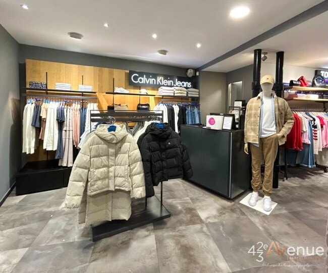 Plus de détails pour Local commercial à vendre