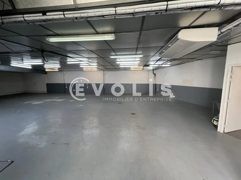 Local d’activités dans Saint-Maur-des-Fossés à louer - Photo de l’immeuble – Image 3 sur 6