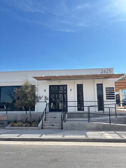 2625 Whitmore St, Fort Worth, TX à louer - Photo de l’immeuble – Image 2 sur 6