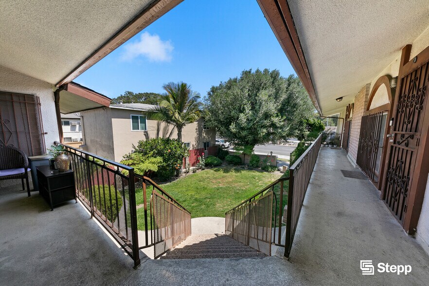 245 E Artesia Blvd, Long Beach, CA à vendre - Photo de l’immeuble – Image 3 sur 18