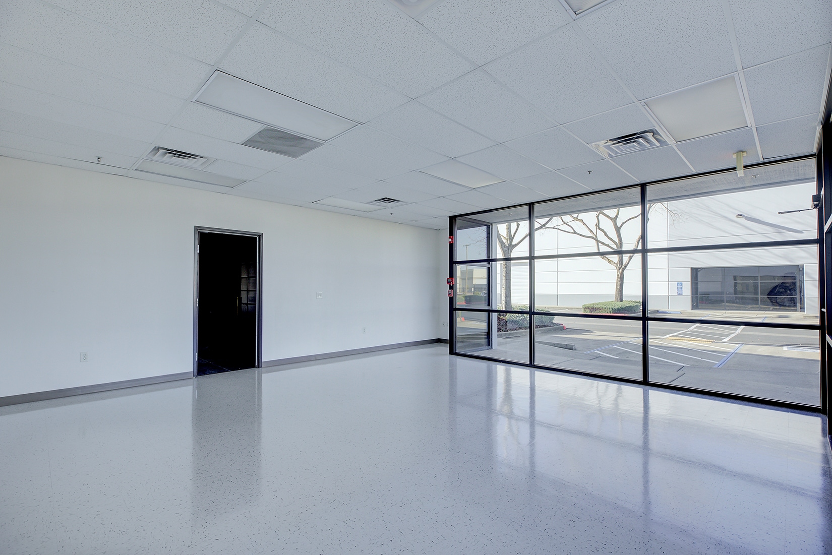 10281 Iron Rock Way, Elk Grove, CA à louer Photo intérieure– Image 1 sur 2