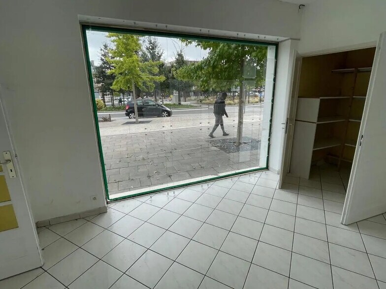 Local commercial dans Louviers à louer - Photo de l’immeuble – Image 3 sur 3