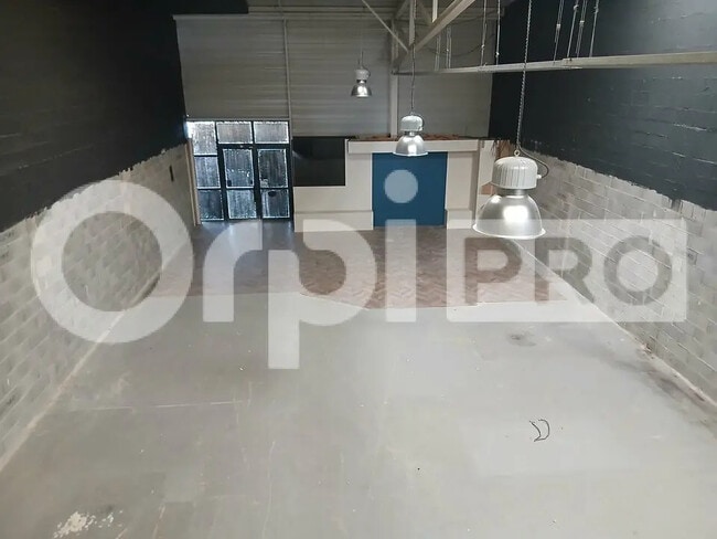 Plus de détails pour Local commercial à louer