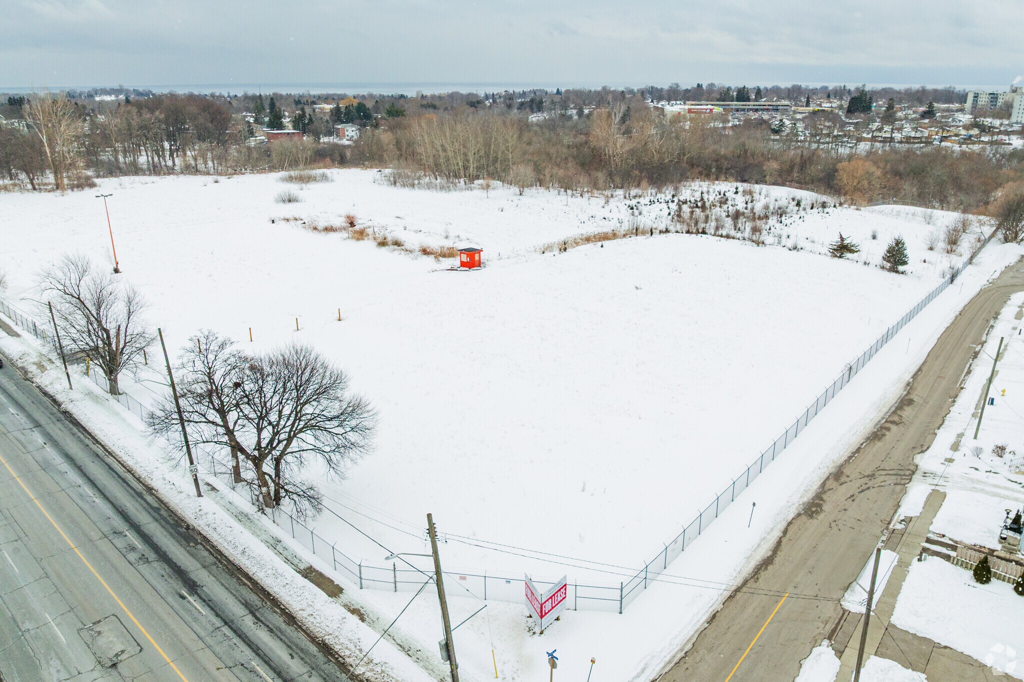 0 Simcoe St S, Oshawa, ON à louer Photo principale– Image 1 sur 6