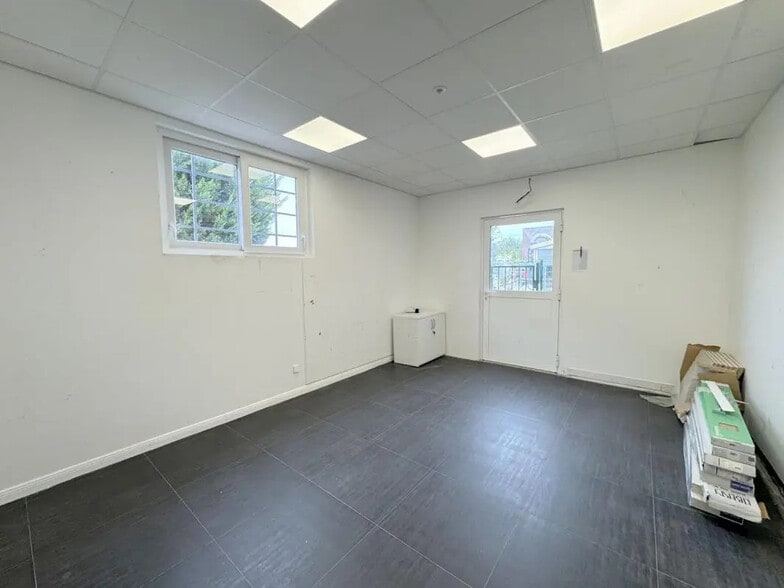 Local d'activités dans Conflans-Sainte-Honorine à vendre - Photo intérieure – Image 2 sur 19