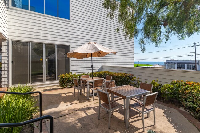 Plus de détails pour 2200 Pacific Coast Hwy, Hermosa Beach, CA - Bureau à vendre