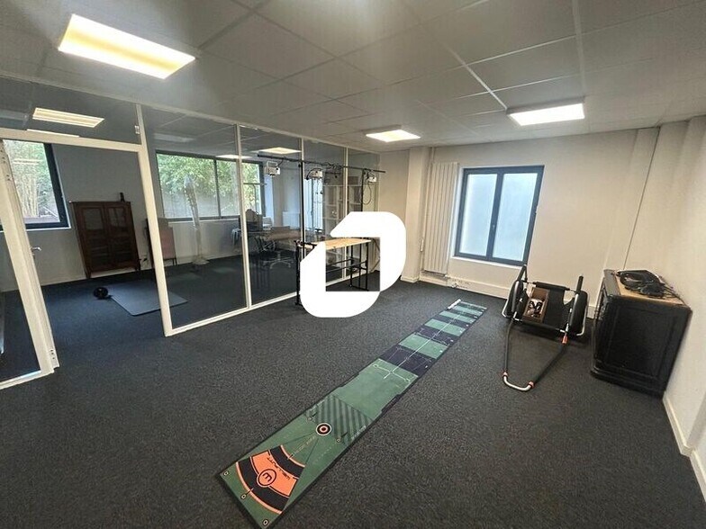 Bureau dans Rueil-Malmaison à vendre - Photo de l’immeuble – Image 2 sur 8