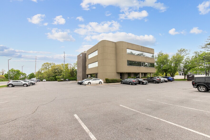 1010 Route 112, Port Jefferson, NY à vendre - Photo de l’immeuble – Image 2 sur 10