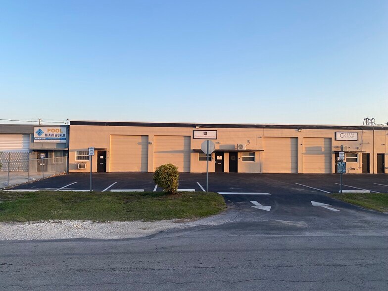 8770-8776 SW 129th St, Miami, FL à louer - Photo de l’immeuble – Image 1 sur 2
