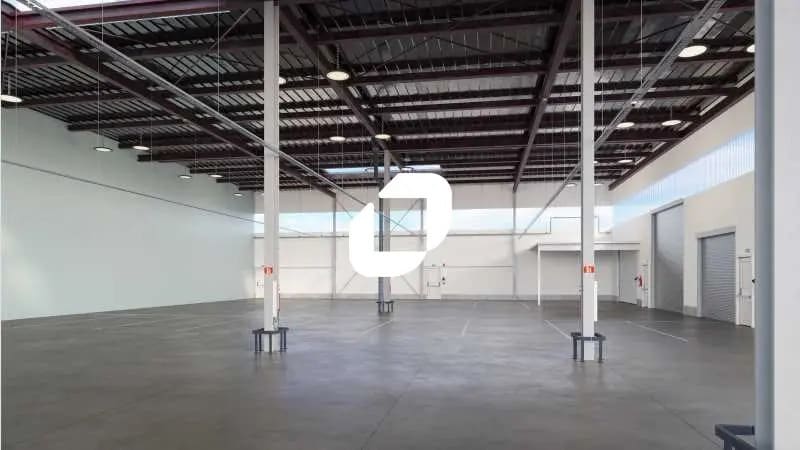 Local d’activités dans Buc à louer - Photo de l’immeuble – Image 2 sur 6