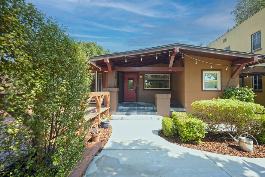 4311 Kingswell Ave, Los Angeles, CA à vendre - Photo principale – Image 1 sur 20
