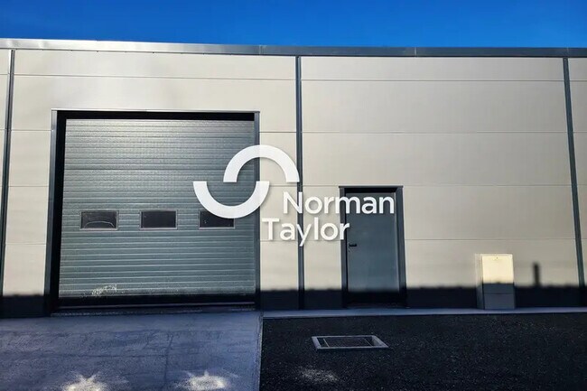 Plus de détails pour Local d'activités à louer