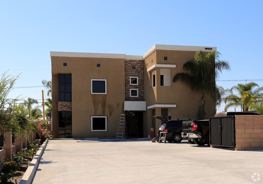 10421 Magnolia Ave, Anaheim, CA à vendre - Photo de l’immeuble – Image 3 sur 9