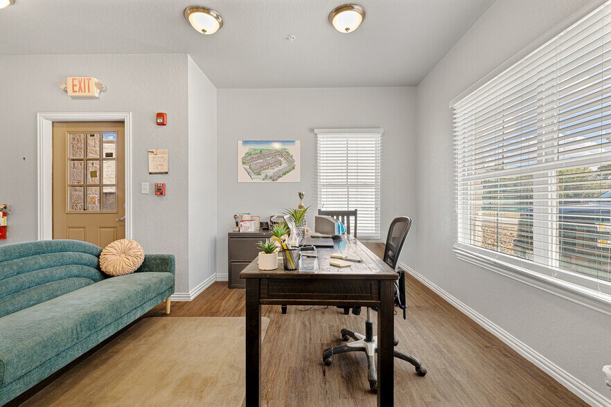 1407 Sidney Baker St, Kerrville, TX à vendre - Photo intérieure – Image 3 sur 38