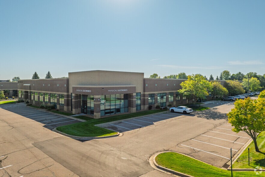 18651-18691 Lake Dr E, Chanhassen, MN à louer - Photo de l’immeuble – Image 3 sur 22