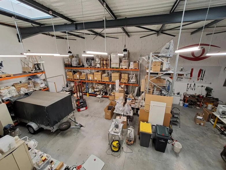 Local d’activités dans Saint-André-de-Corcy à louer - Photo intérieure – Image 2 sur 7