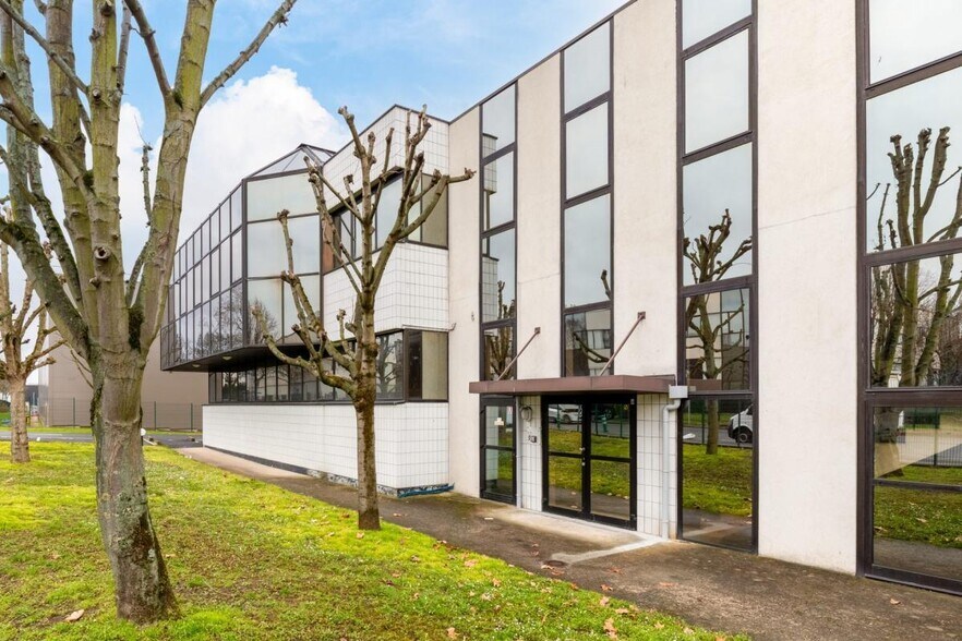 Local d’activités dans Nanterre à louer - Photo de l’immeuble – Image 3 sur 9