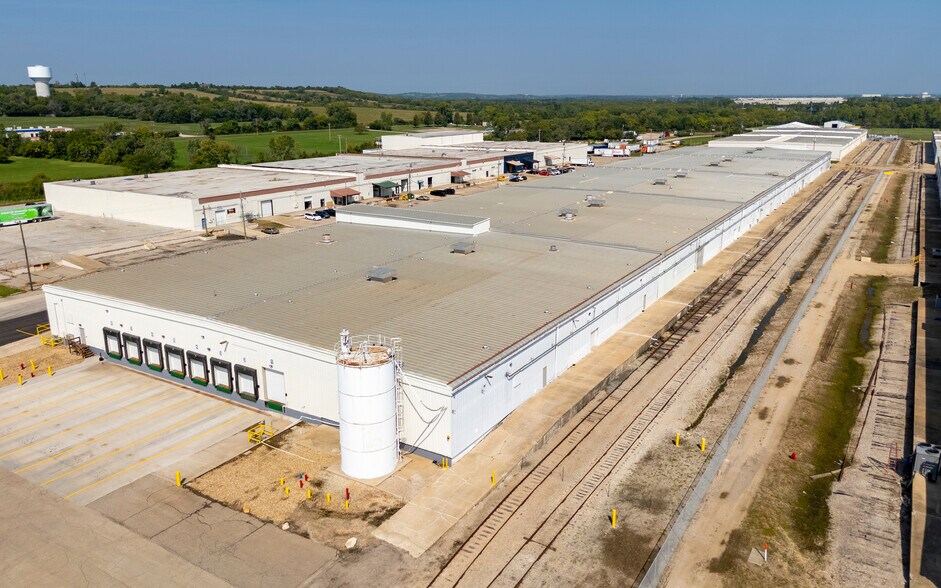 Forbes Industrial Park portefeuille de 3 biens à vendre sur LoopNet.fr - Photo de l’immeuble – Image 2 sur 6