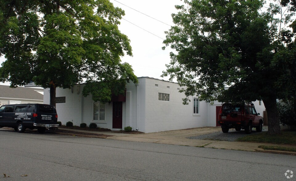 316 Bridgewater St, Fredericksburg, VA à louer - Photo de l’immeuble – Image 3 sur 5